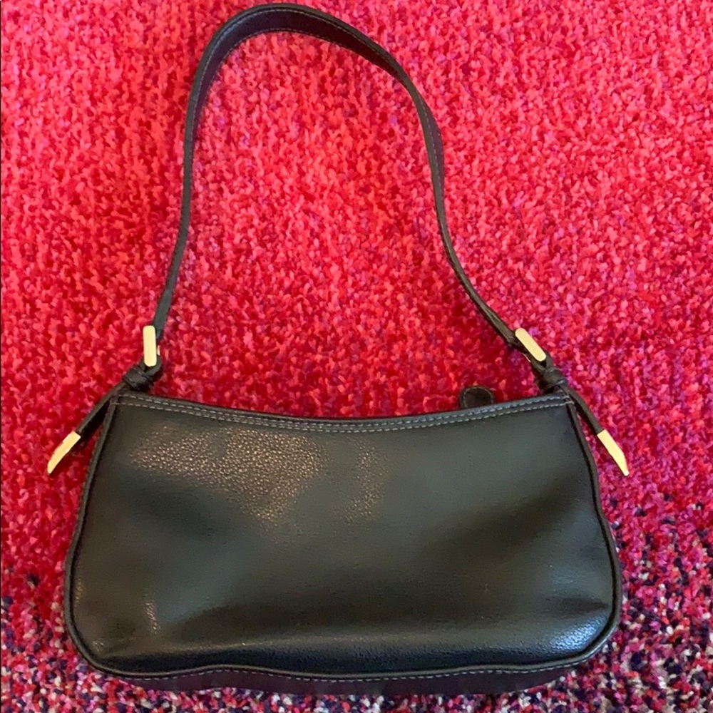Black mini purse perfect for an evening out!